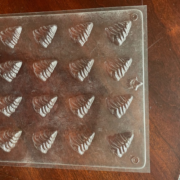 11 Assorted chocolate and 3 baking molds - Picture 6 of 13